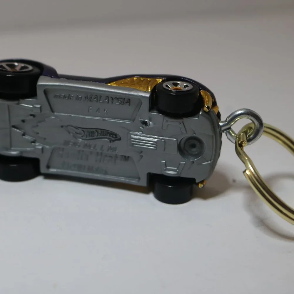 Hot Wheels multipack 2016 purple Howlin' Heat CUSTOM keychain